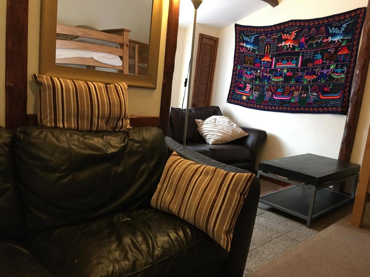 Pantyrathro International Hostel Кармартен Екстер'єр фото